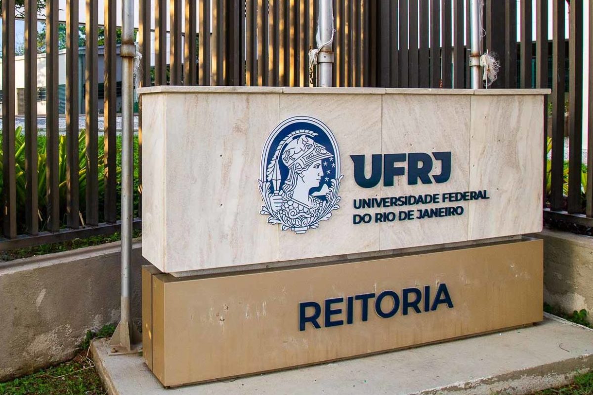 UFRJ continua em alerta com operações na Maré