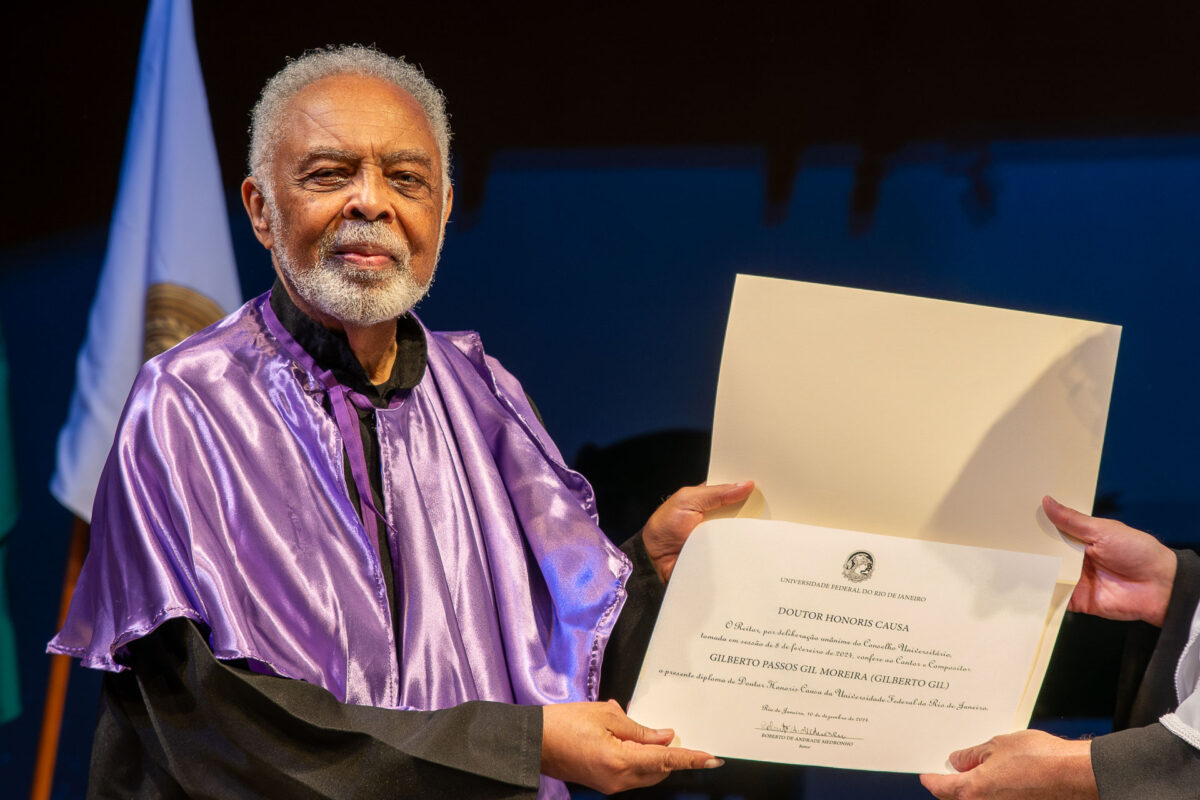 Doutor Gilberto Gil: músico recebe honraria na Escola de Música